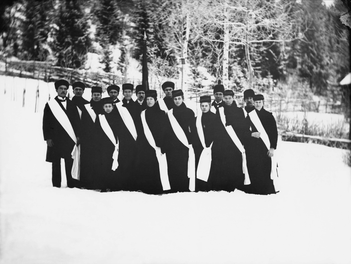 Armebegravning" i Husom. Frälsningssoldaten Hilda Johansson 19 år 8 januari 1905
