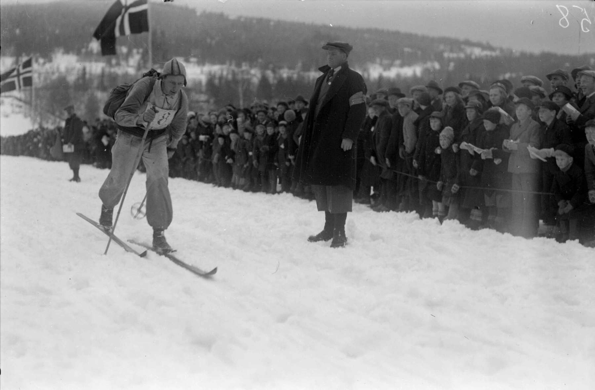 Birkebeinerrennet 1936. Start på Lysgårdsjordet. - Maihaugen ...