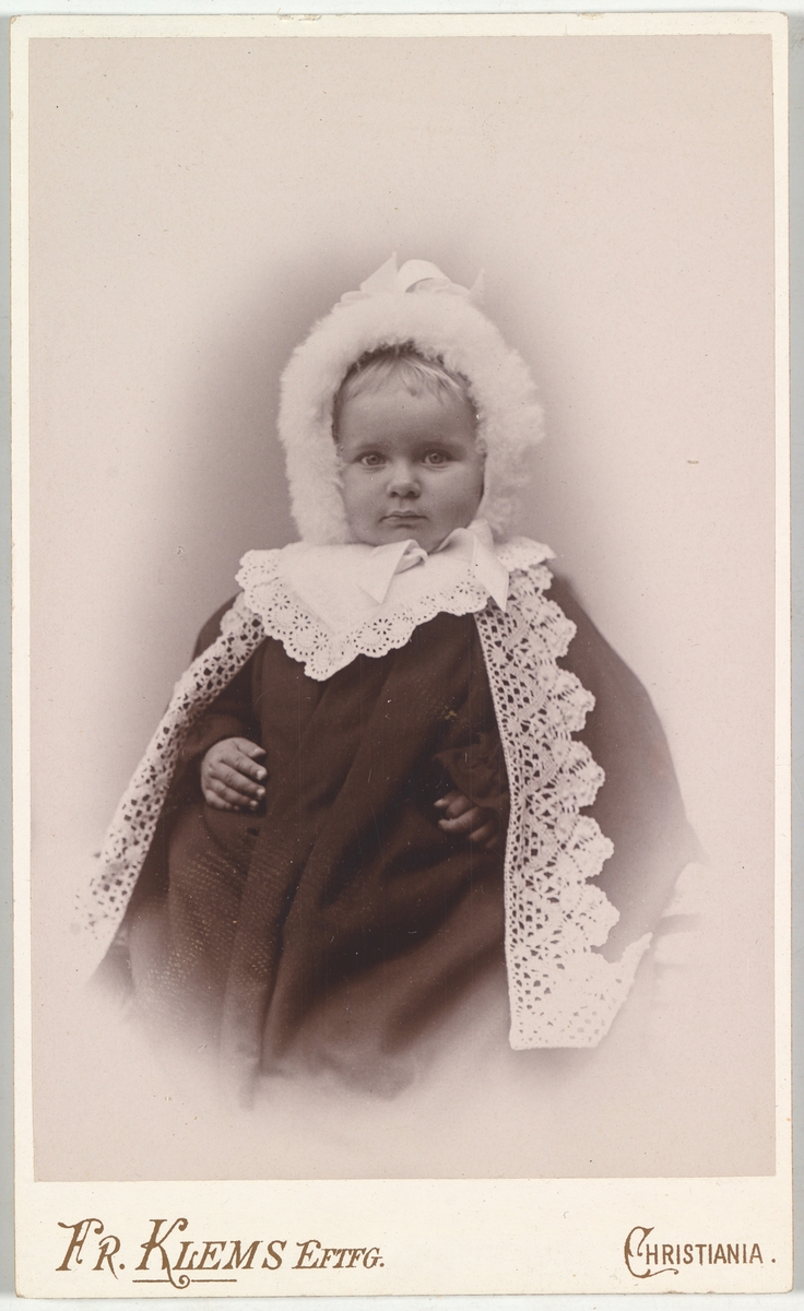 Portrett av ukjent barn, trolig et av Erikka Kiær og Haaken Larpent Mathiesen sine barn.