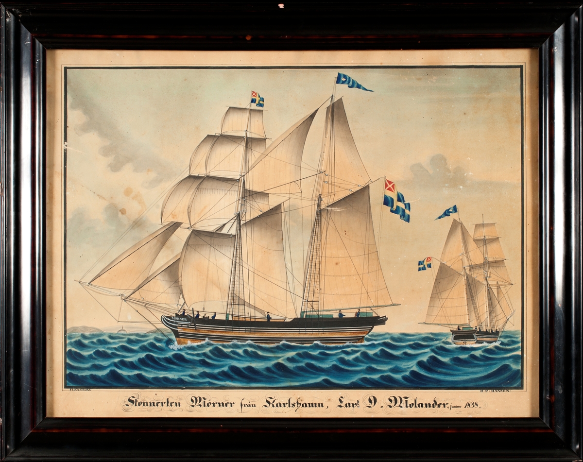 Fartyget sett från babordssidan. Biporträtt. Äldre unionsflagg.