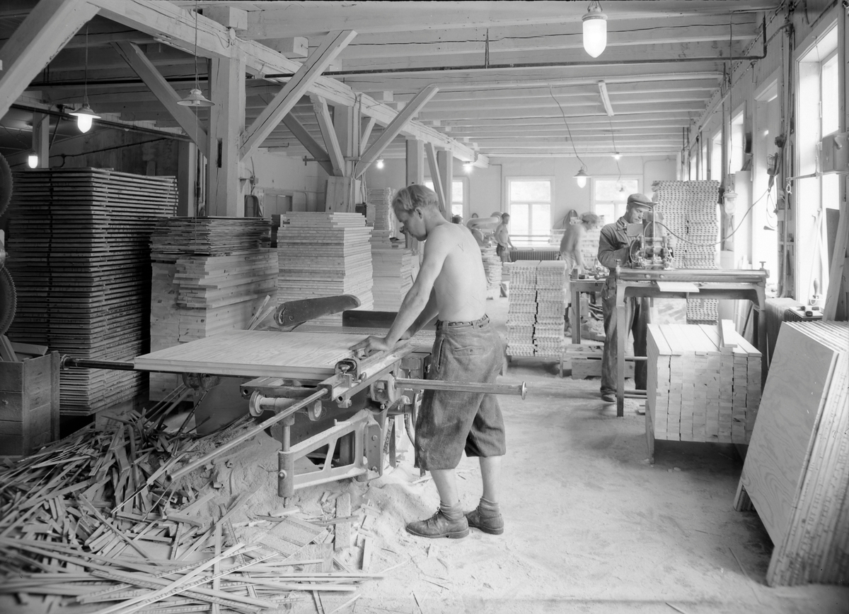 Snekkerverksted ved Talgøs Møbelfabrikk i Todalen