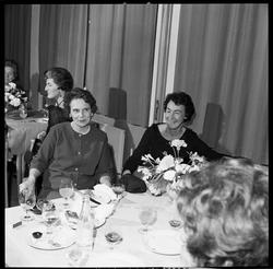 Jubilantfest for damer. Fra kaffebordene.