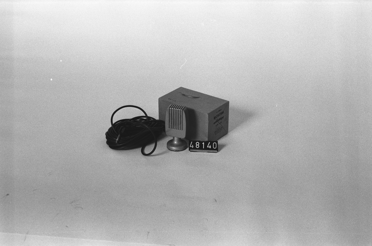 Mikrofon i pappersask( ej original) Ponette Typ HM 9, 02163.