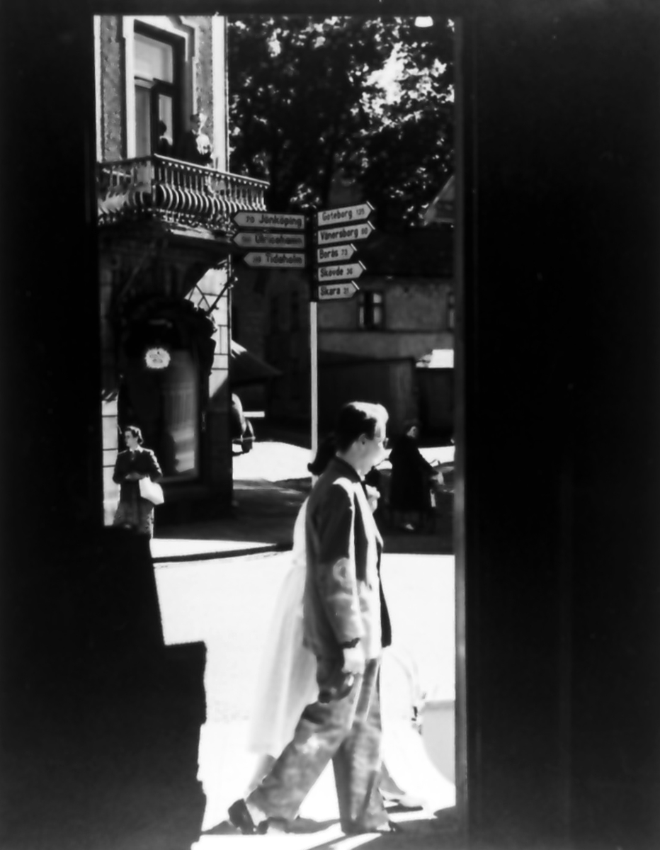 "Vid gatukorset" (Storgatan-S:t Olofsgatan). Från utställningen "Falköping i bild" 1952.