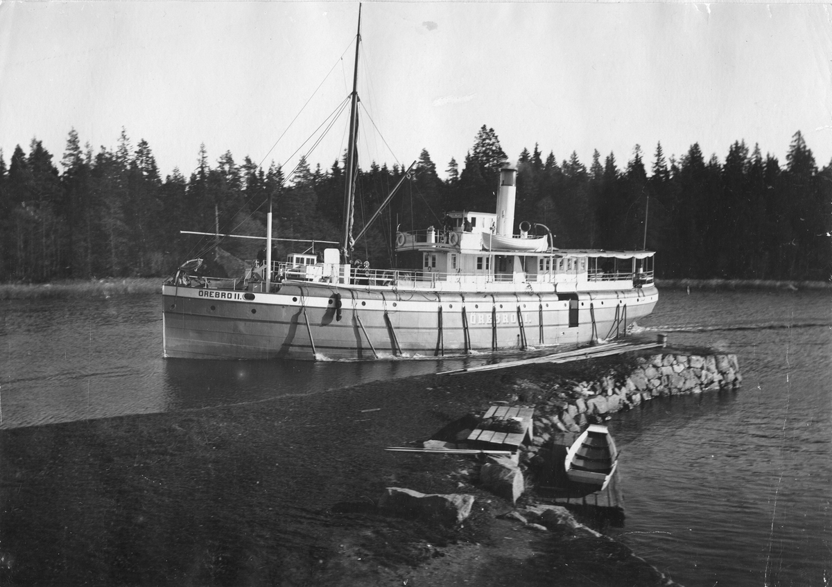 Ångbåten Örebro II vid Hällby kvarn, Hjälmare kanal, 1910. Bild från tidskriften Hemmets bildmaterial.