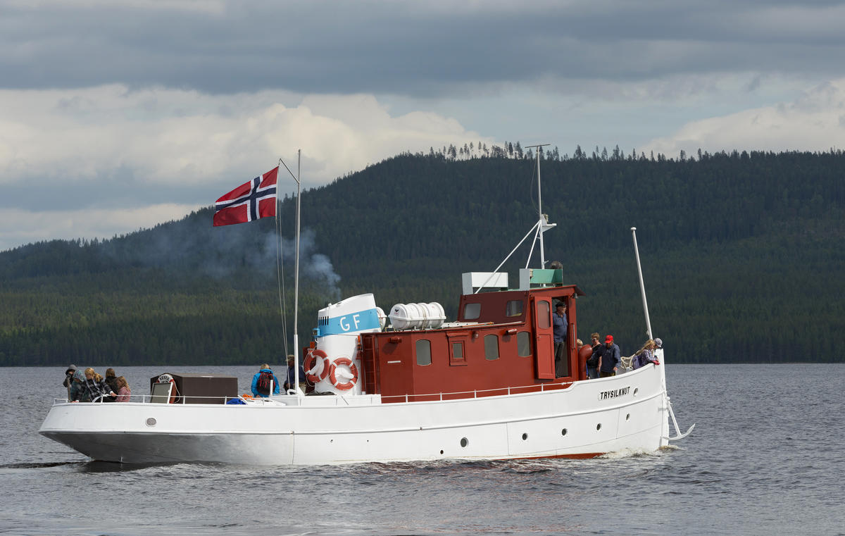 Slepebåten «Trysilknut» fotografert på Osensjøen.