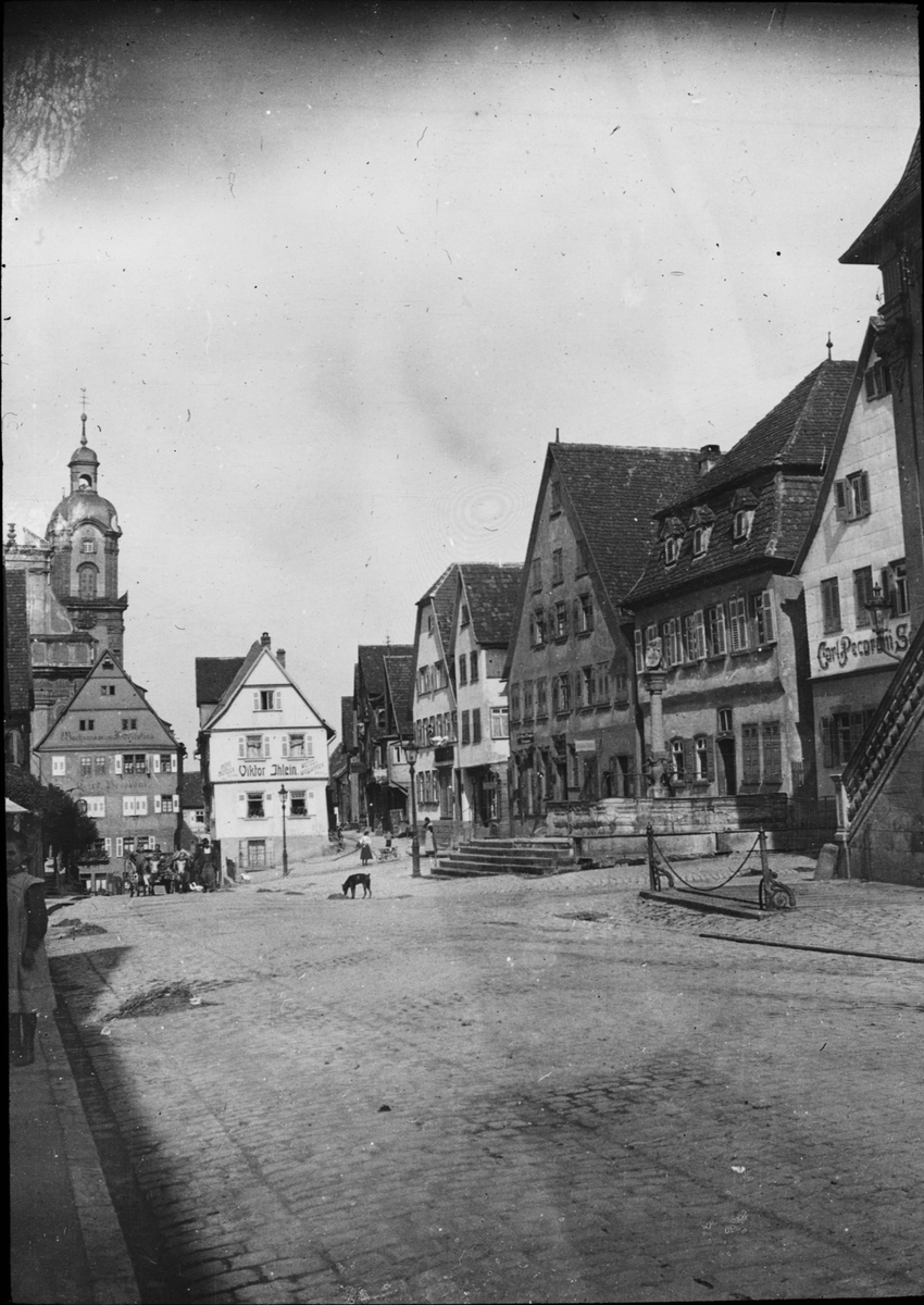 Skioptikonbild med motiv från Butzbach.
Bilden har förvarats i kartong märkt: Resan 1908. Spessart 4. Friedberg 4.