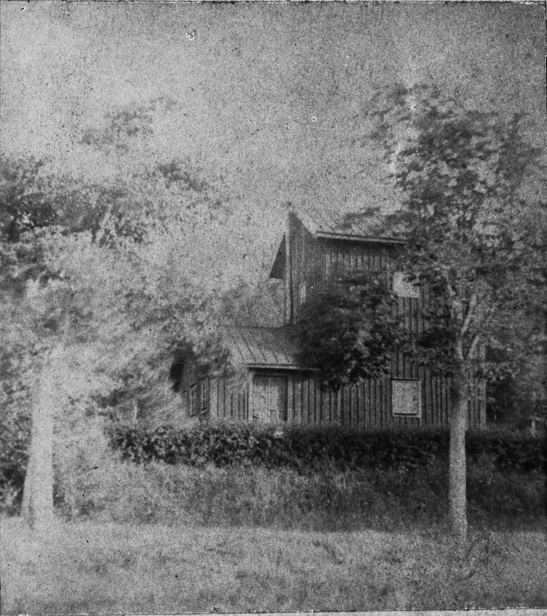 Foto av foto tillhörande Postmästare Helmer Lagergren, Falun (1942). Krutkvarn vid Klosters Krutbruk 1862.