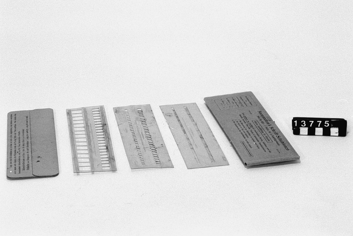 Schabloner av celluloid för textning. Modell nr. 820 F, 820 G och 820 H.