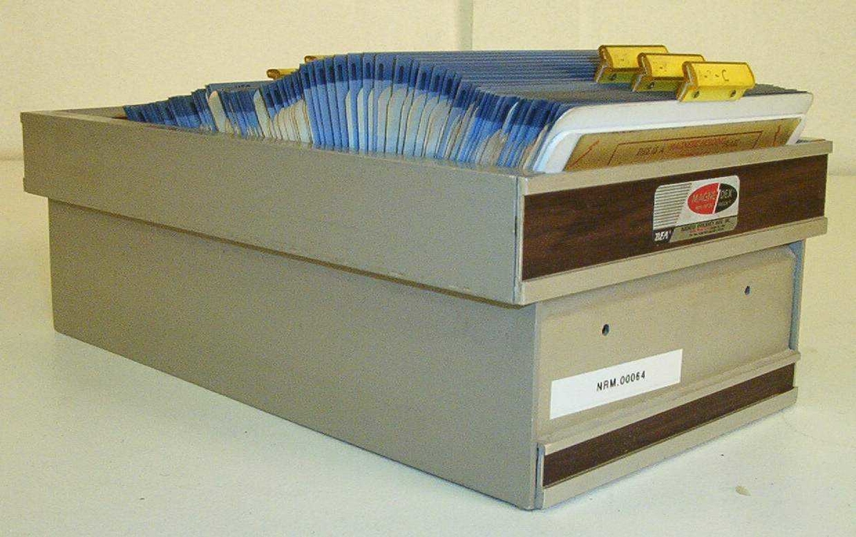 KARDEX-maskin med kort
