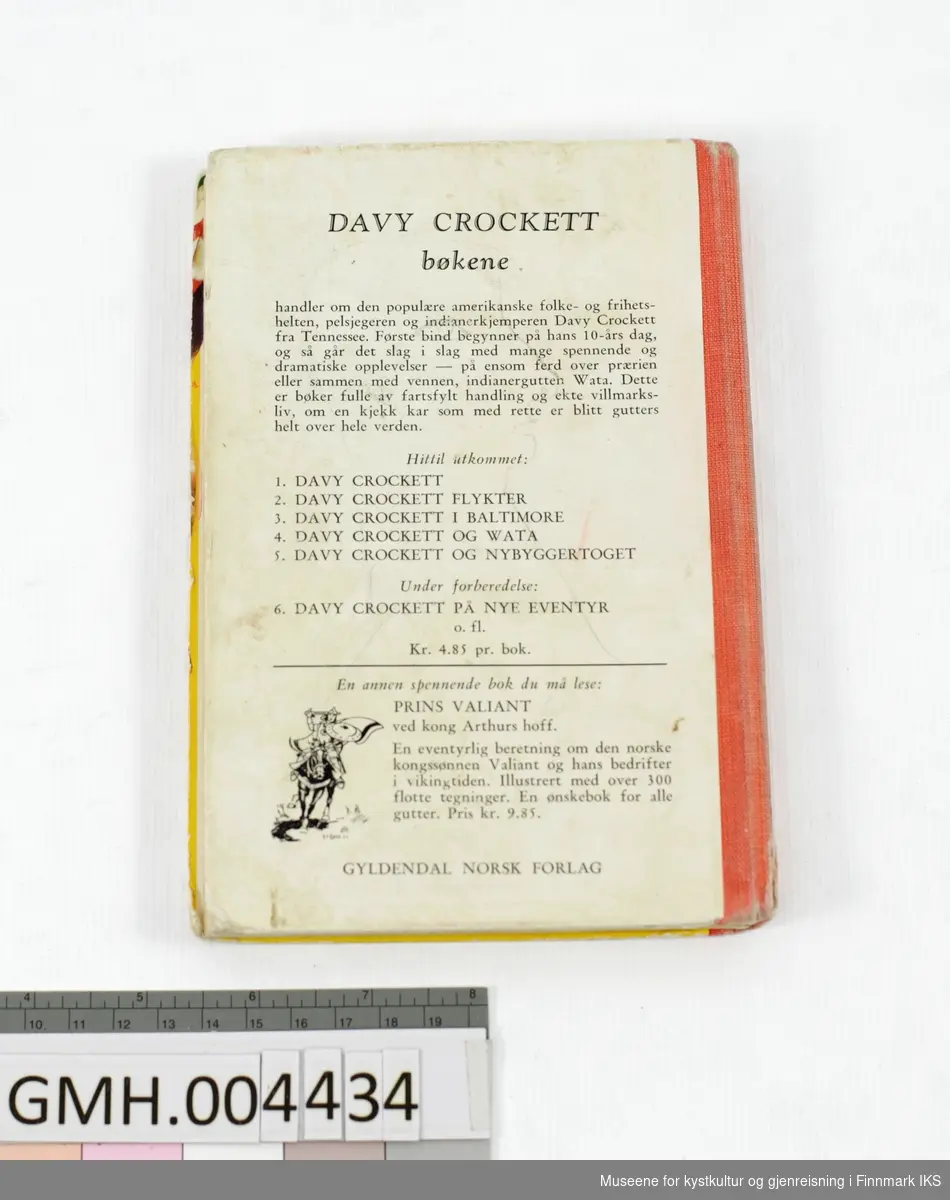 Bok: Tom Hill. Davy Crockett flykter. Gyldendal, Oslo, 1957.