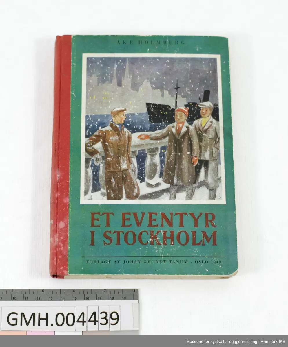 Bok: Åke Holmberg. Et eventyr i Stockholm. Johan Grundt Tanum, Oslo, 1949.