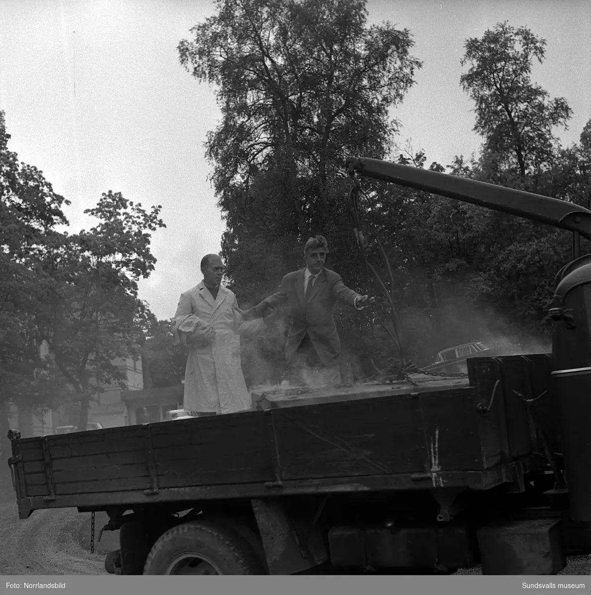Brandövning med säkerhetsskåp vid arkivdagarna på Merlo 1961.