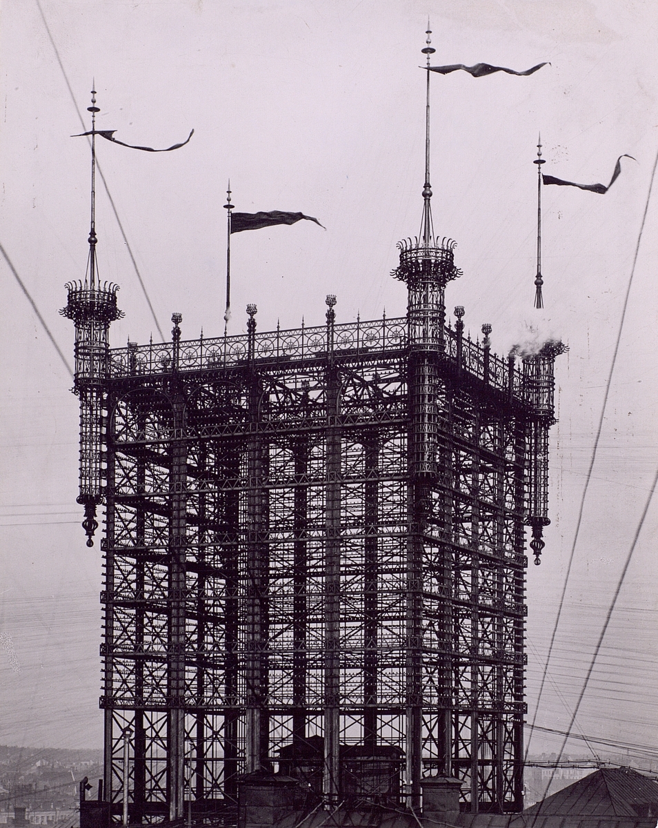 Telefontornet vid Malmskillnadsgatan. Tornet uppfördes 1885-1886 och revs efter en brand 1952.