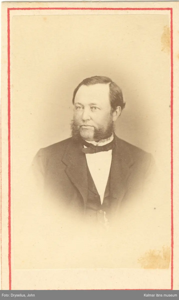 Livijn, John Christoffer. Kaptenlöjtnant, föreståndare för Kalmar navigationsskola 1864-82.
F. 1824, död 1916.