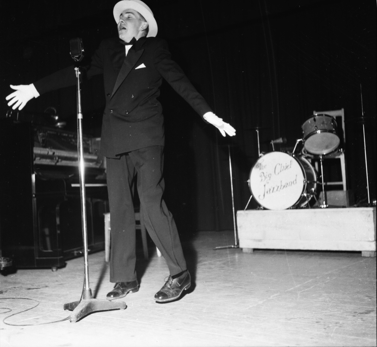 Vardens arkiv. "Byfor. arrangert i Brekkeparken"  26.05.1954