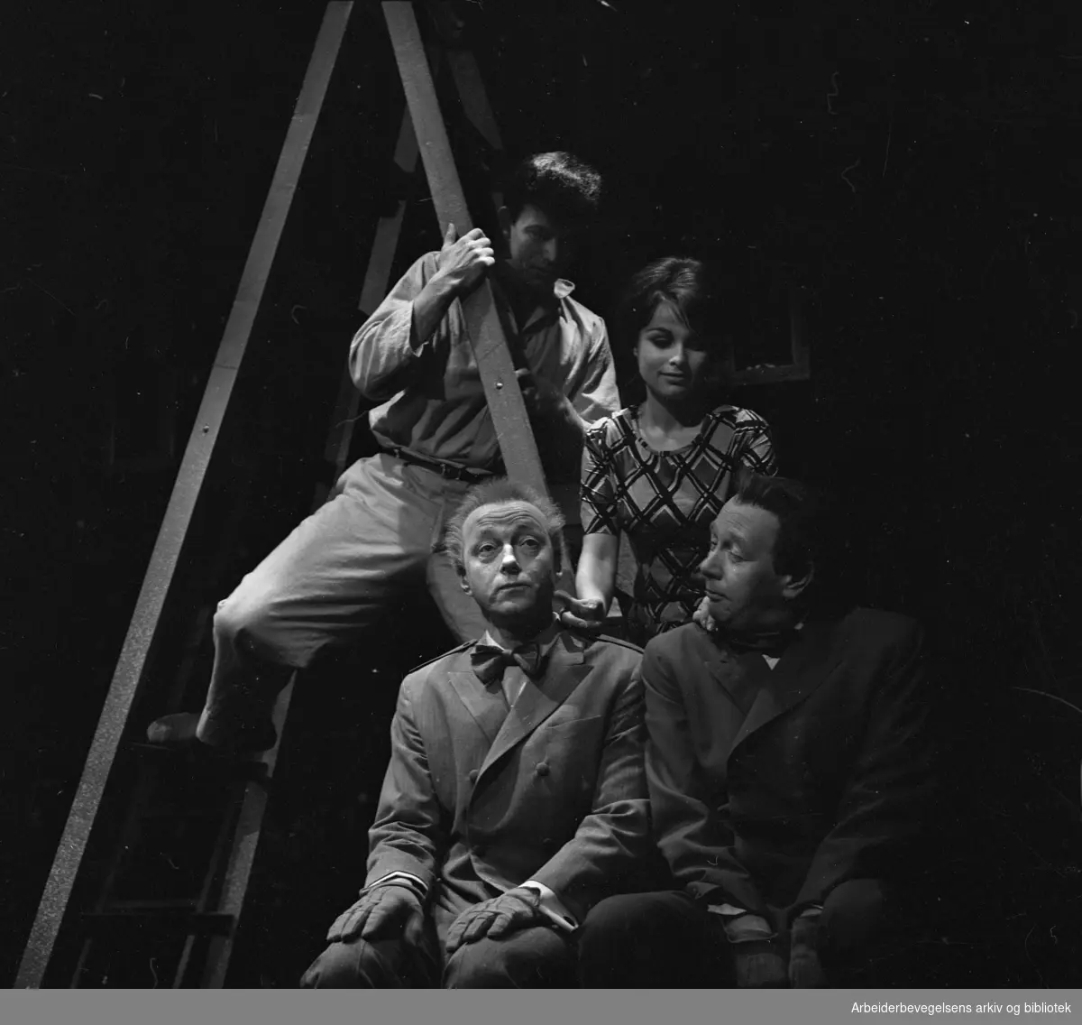 Nationaltheatret. Amfiscenen..SOMMEREN av Romain Weingarten. Premiere 16.11.1968..Eva Opaker, Ståle Bjørnhaug, Arne Lie og Frank Robert.
