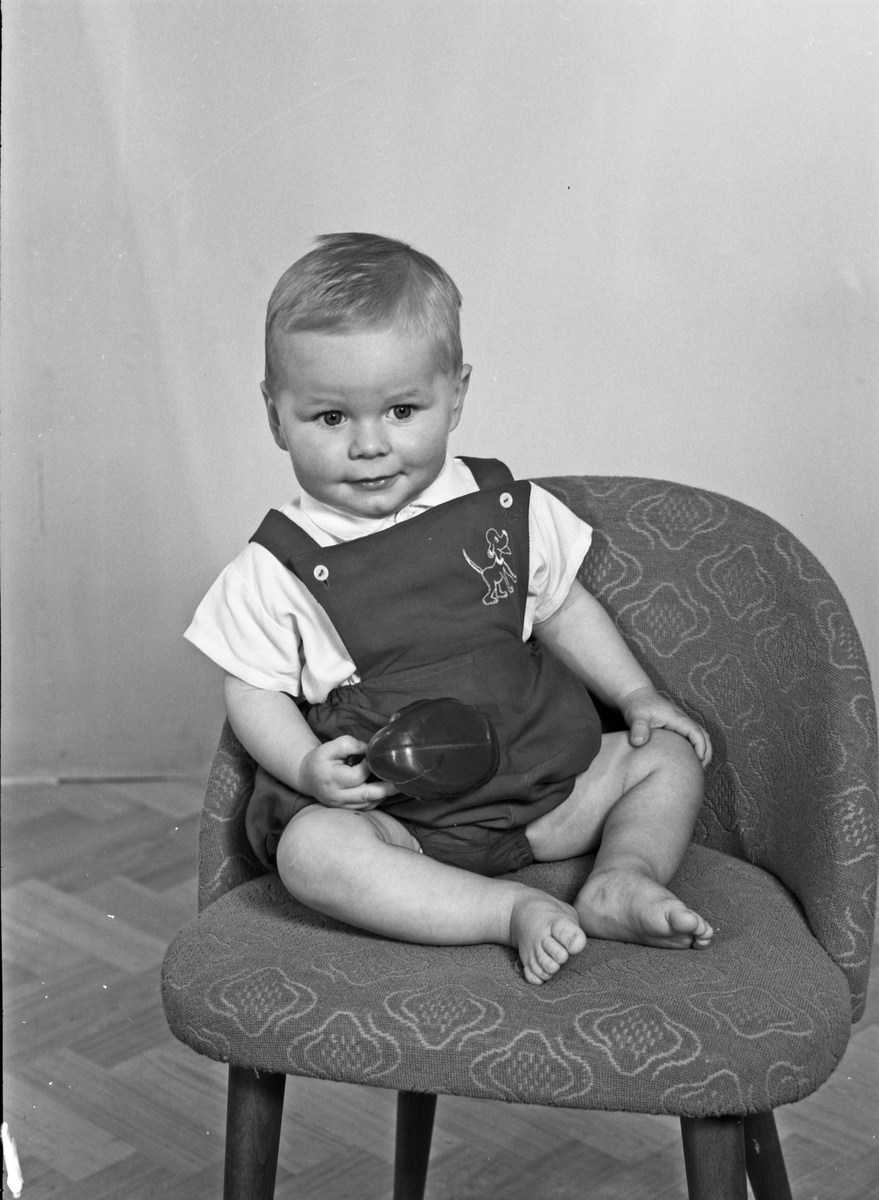 Portrett av liten gutt - bestiller Kåre Eikeskog
