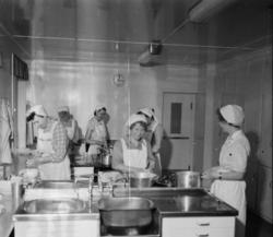 Vardens arkiv. "Frogner husmorskole"  14.05.1954