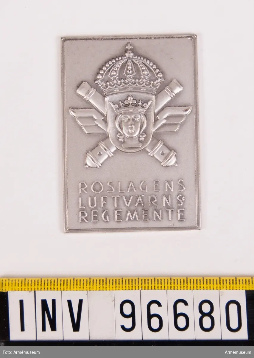 Plakett i silver för Roslagens luftvärnsregemente.
Stans nr 46302.