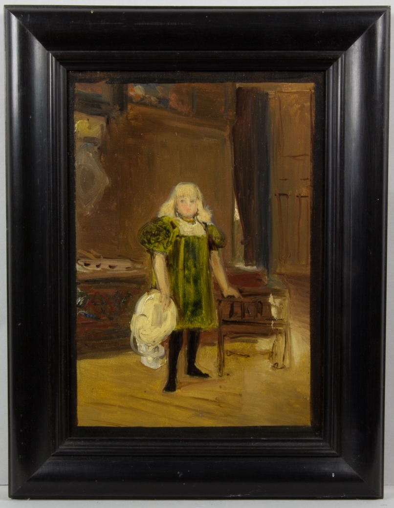 Porträttskiss föreställande Margherita Kronberg som barn. Stående i en rumsinteriör med ena handen på en möbel. Klädd i grön klänning vid vit spetsinsättning och puffärmar samt svarta strumpor. Hon håller i ena handen en gulvit stor hatt. Hon har halvlångt ljust hår och lugg.
