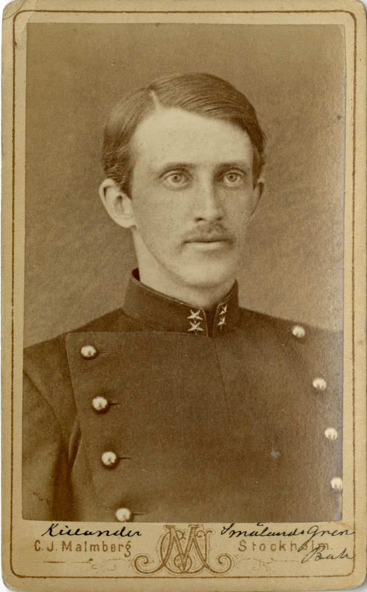 Porträtt av Victor Herman Killander, löjtnant vid Smålands grenadjärbataljon I 7. 

Se även bild AMA.0002009, AMA.0007728, AMA.0009781 och AMA.0009172.