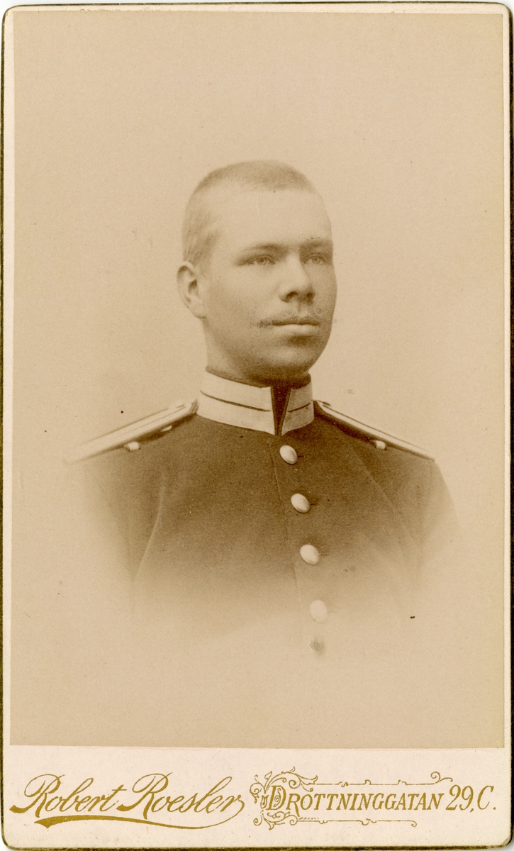Porträtt av Victor Landegren, underlöjtnant vid Göta livgarde.