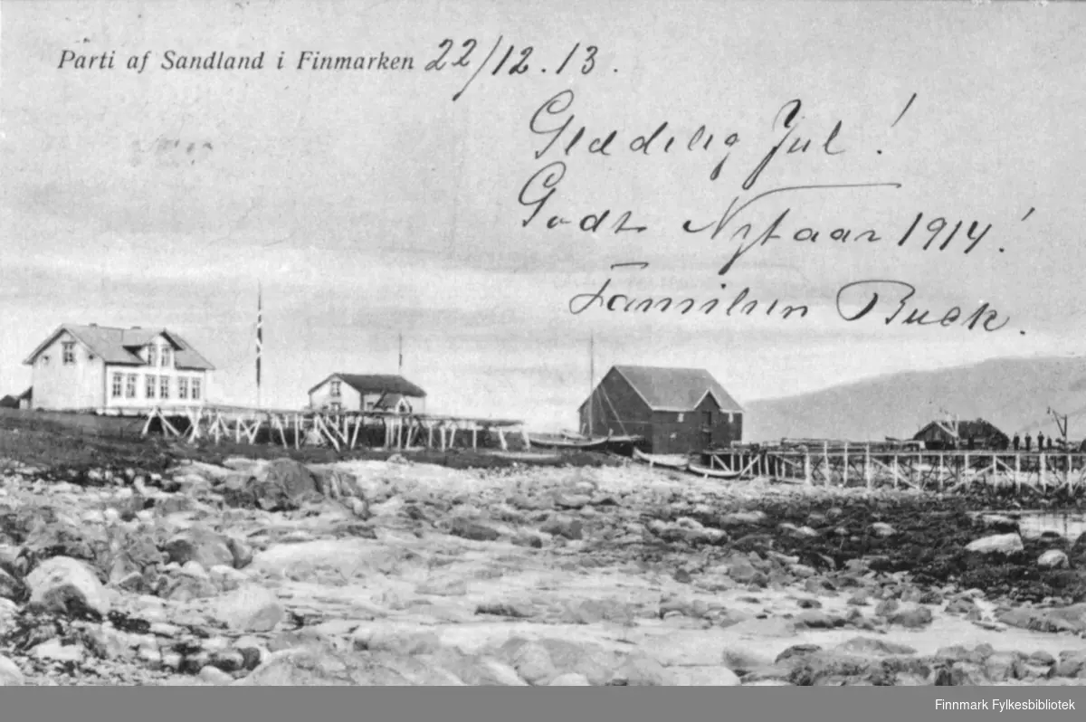 Postkort med trykt tekst: 'Parti af Sandland i Finmarken'. Sendt som julekort i 1913 fra familien Buck