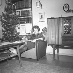 Turid Karikoski fotografert hjemme i stua i Hammerfest.