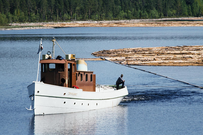 I DRIFT: Trysilknut var i drift som tømmerslepebåt til 1984. Året etter ble den museumsbåt. Foto: O.T. Ljøstad/Norsk Skogmuseum (Foto/Photo)