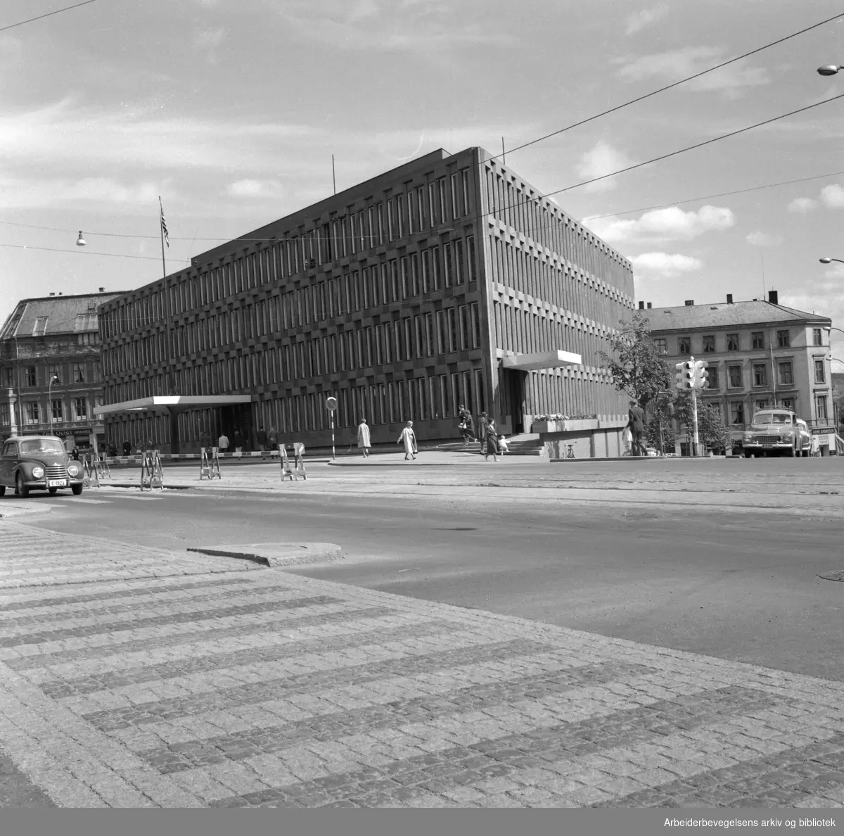 Den Amerikanske ambassaden i Henrik Ibsens gate 48. (Opprinnelig Drammensveien 18)..Foto 1959.