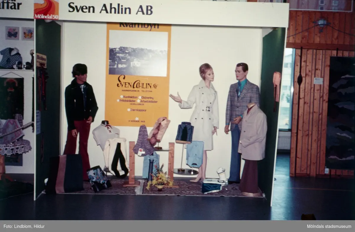 Sven Ahlins monter vid en utställning i idrottshuset i Mölndal, 1970-tal.

För mer information om bilden se under tilläggsinformation.