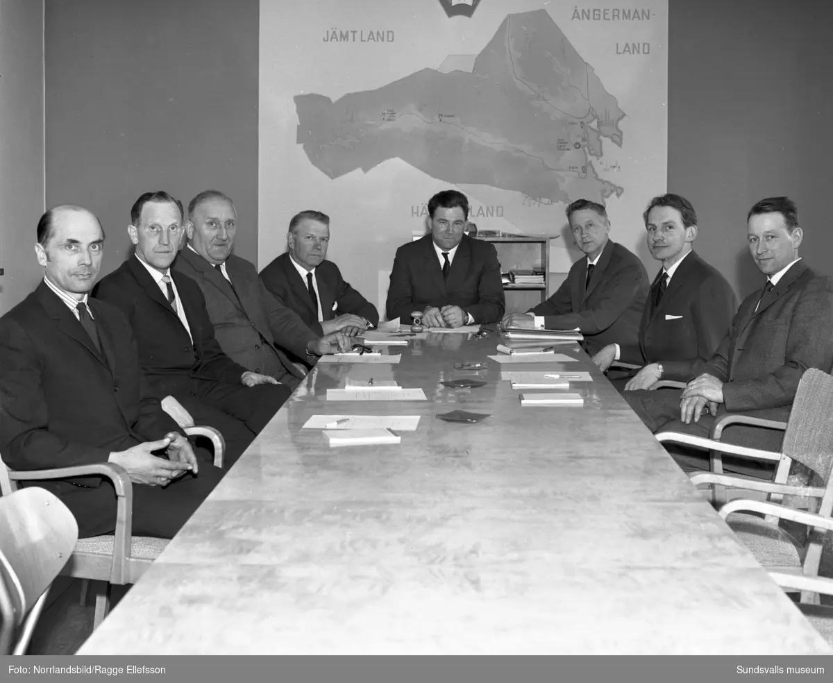 SMC:s styrelse 1964, gruppfoto. (Sundsvalls Mjölkcentral)