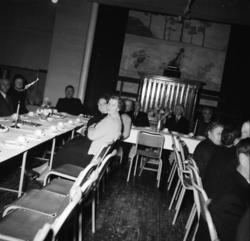 Vardens arkiv. "Alderstrygdens fest på Folkets Hus"  28.02.1