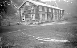 Våninghus på Leangen i Sunndalen, i 2 etasjer med loft, bygd