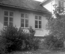 Den gamle Brodtkorb-gården på Sommerro i Surnadal, nå 2000 s