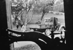 Tyskernes representanter er på leting etter radioer på gårde