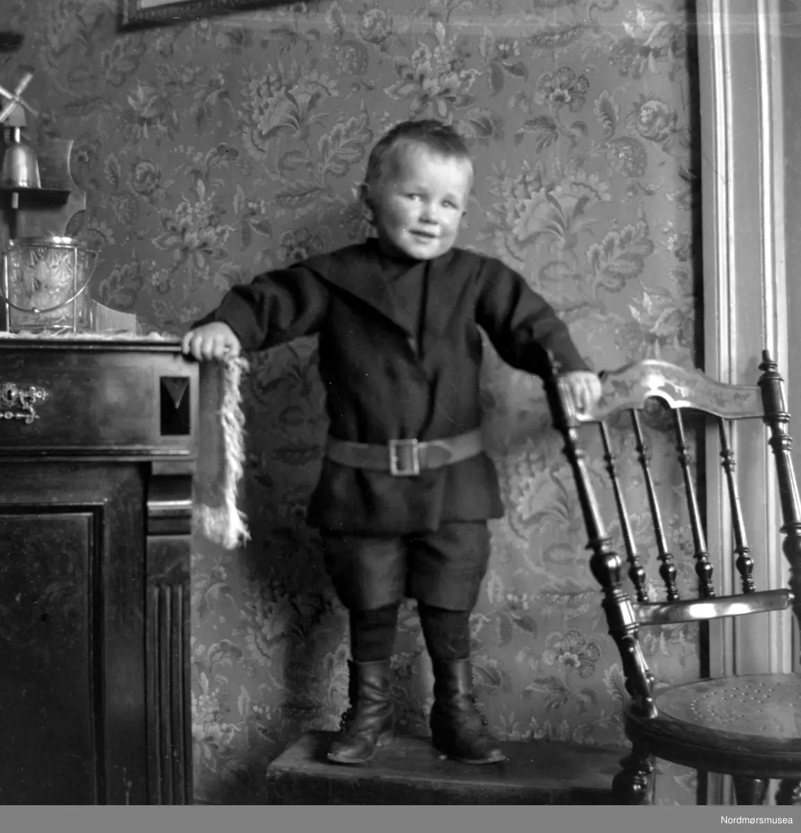 På bildet ser vi en av sønnene til Margrethe og Georg Sverdrup. Til ...