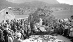 Begravelse med følge på Eidsvåg, Nesset kommune. Fra Nordmør