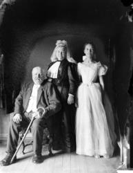 Foto av ekteparet Henrik Lind Falch Sverdrup (d. 1919) og Gu