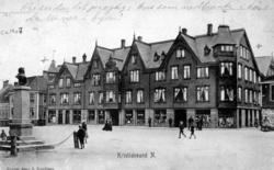 Foto fra byens første Grand Hotell på Torvet på Kirkelandet 