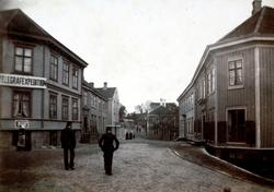 Storgata sett mot øst fra Vestre Almenning. Her ser vi "Tele