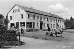 Herredshuset . - Heradshuset på Skei, Surnadal. Nils L. Røv 