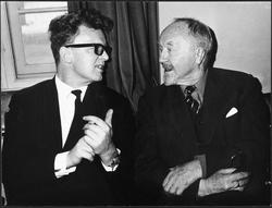 Lars Tvinde og Ivar Eskeland i samtale.