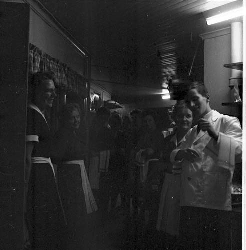 Serveringspersonal på Gyllene Uttern år 1962.