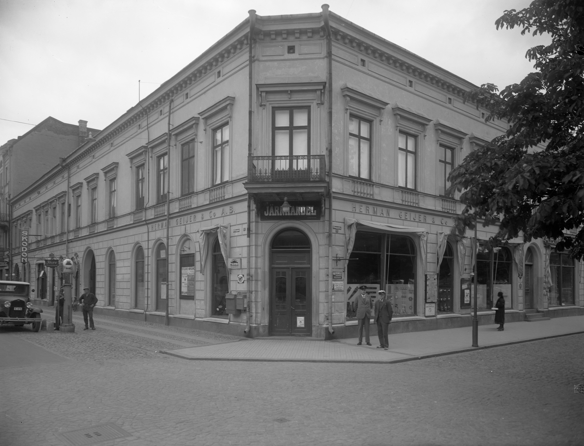 Geijers järnhandel i hörnet av Kungsgatan och Västra Torggatan år 1931.