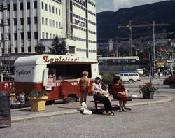 Bergen, lotteri på torvet. Kjøp/salg