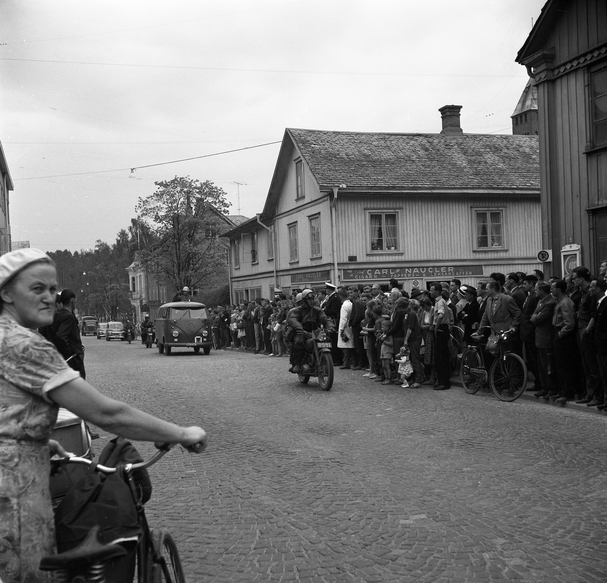 Kyrkogatan med Hamngatan till höger i bild 60-05-19.