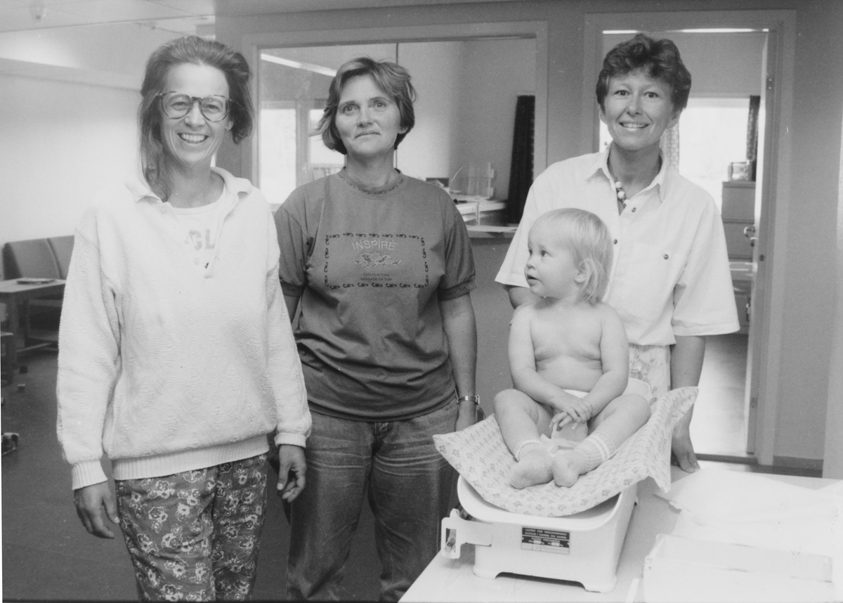 Helsestasjonen på Hagan. Helsesøster Elin Aamodt (Rygge) til høyre.