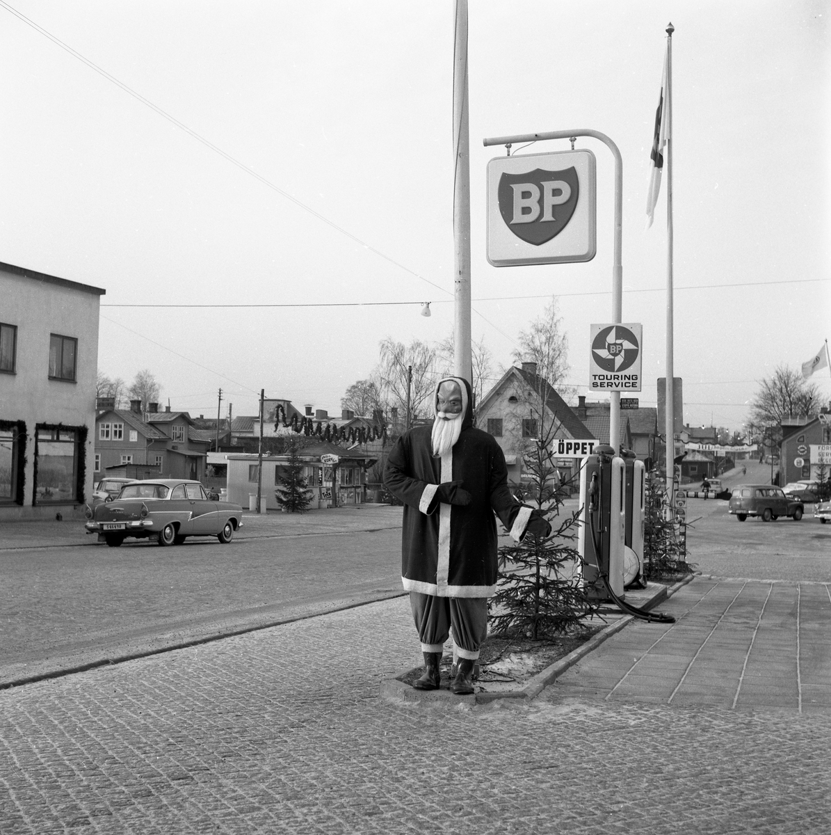 BP i Arvika 59-01-13. Macken l&aring;g p&aring; den tidigare Kyrkogatan mellan Kyrkogatan/Repslagaregatan och Fall&auml;ngsv&auml;gen.